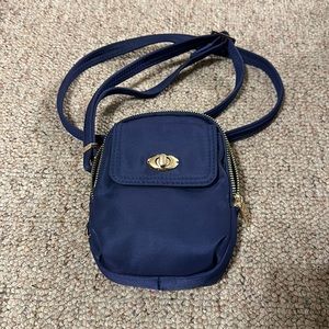 Travelon small blue bag with anti theft locks